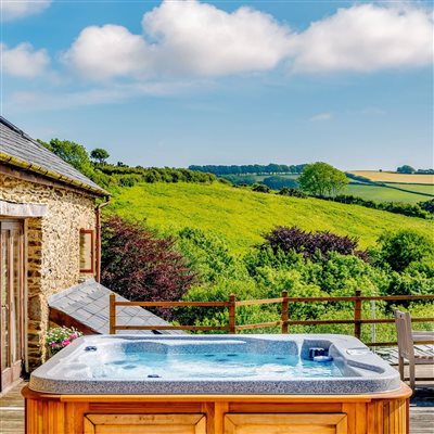 Old Barn hot tub